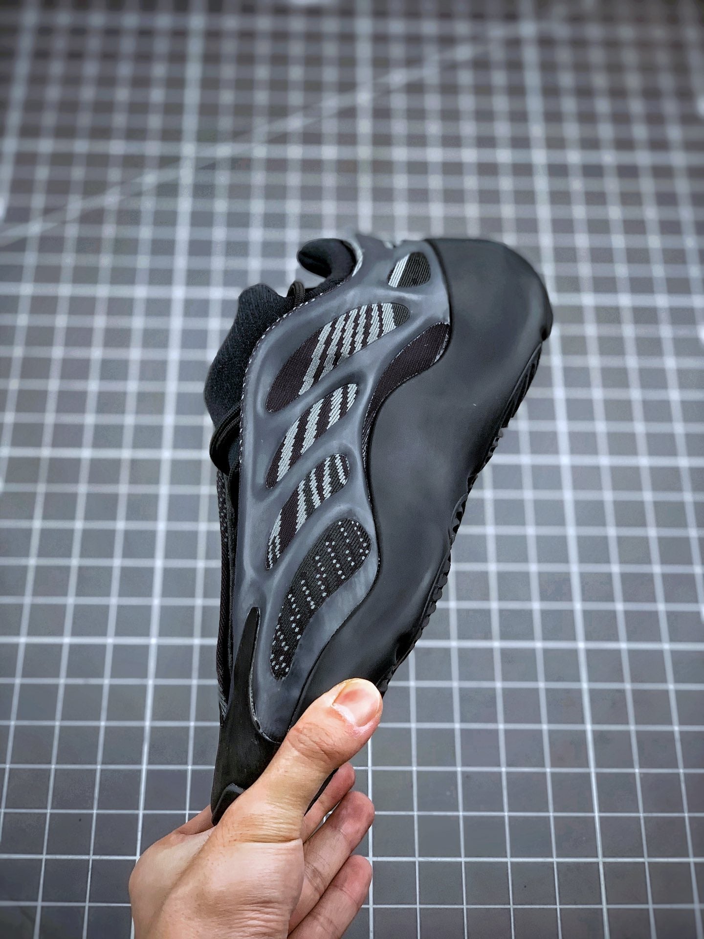 Adidas Yeezy 700 V3 Alien Azael