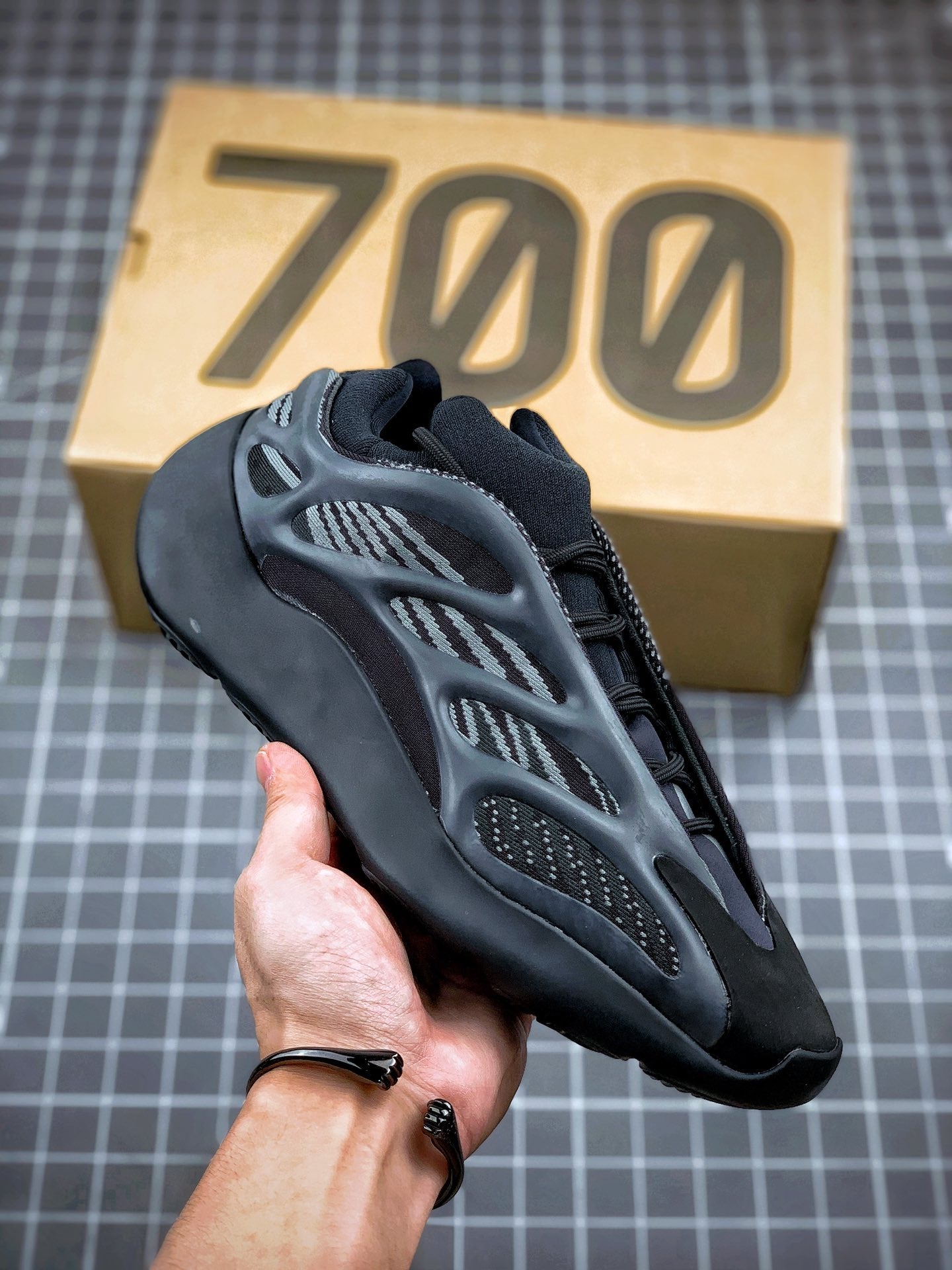 Adidas Yeezy 700 V3 Alien Azael