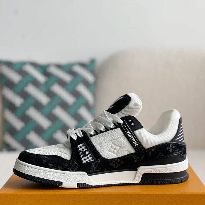 LOUIS VUITTON LV TRAINER BLACK WHITE