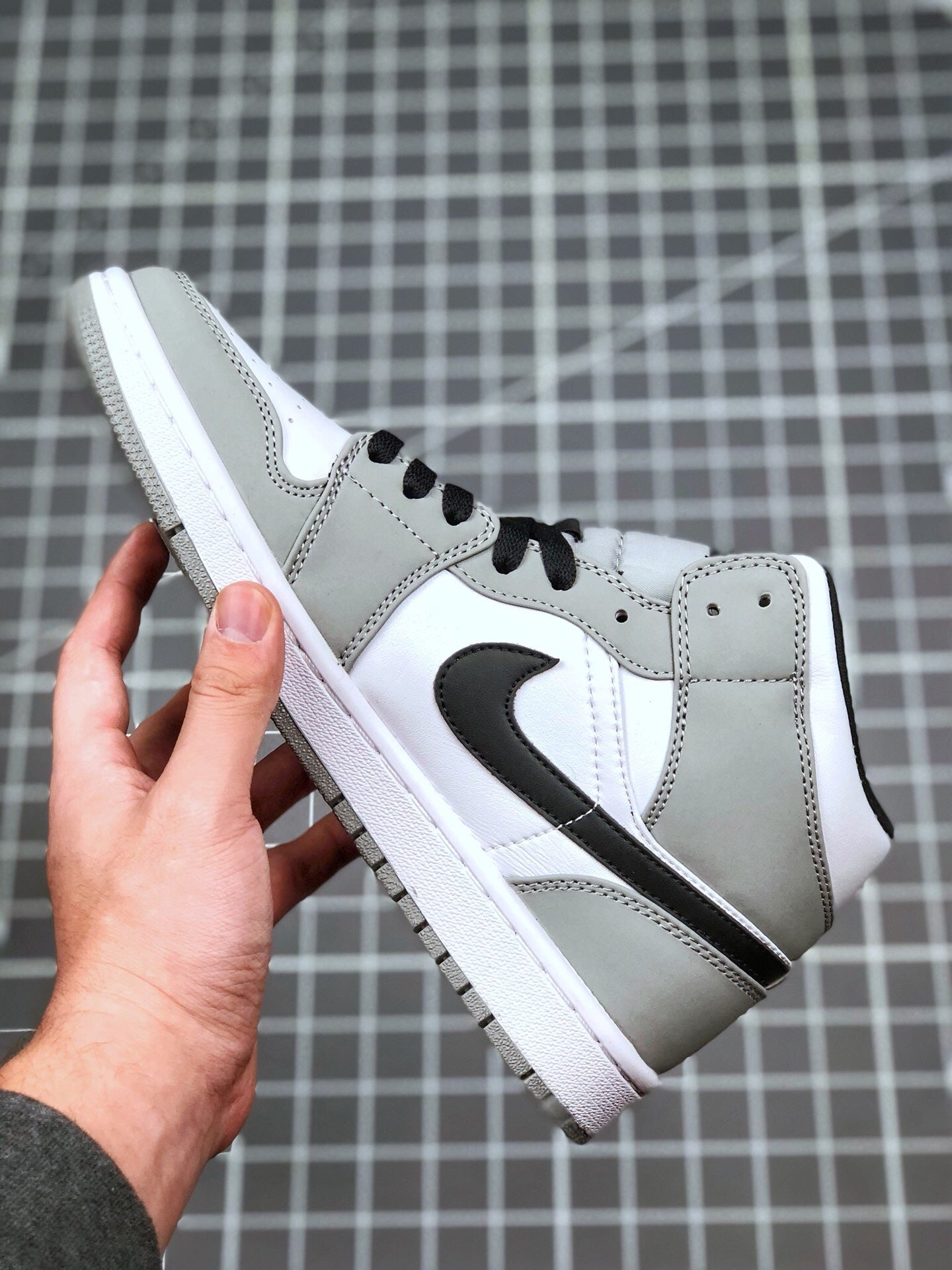 Nike Air Jordan 1 Mid Light Smoke Grey