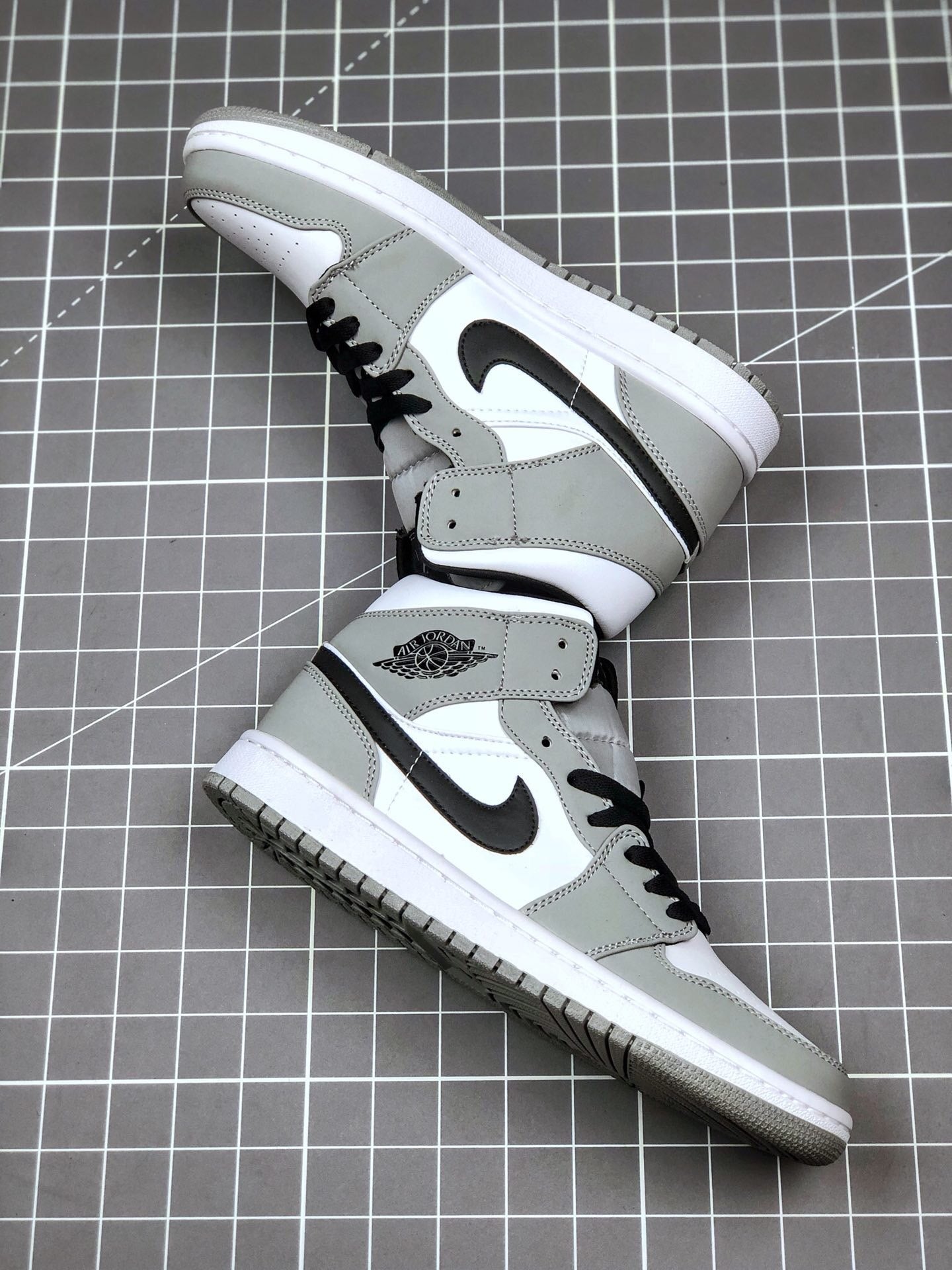 Nike Air Jordan 1 Mid Light Smoke Grey