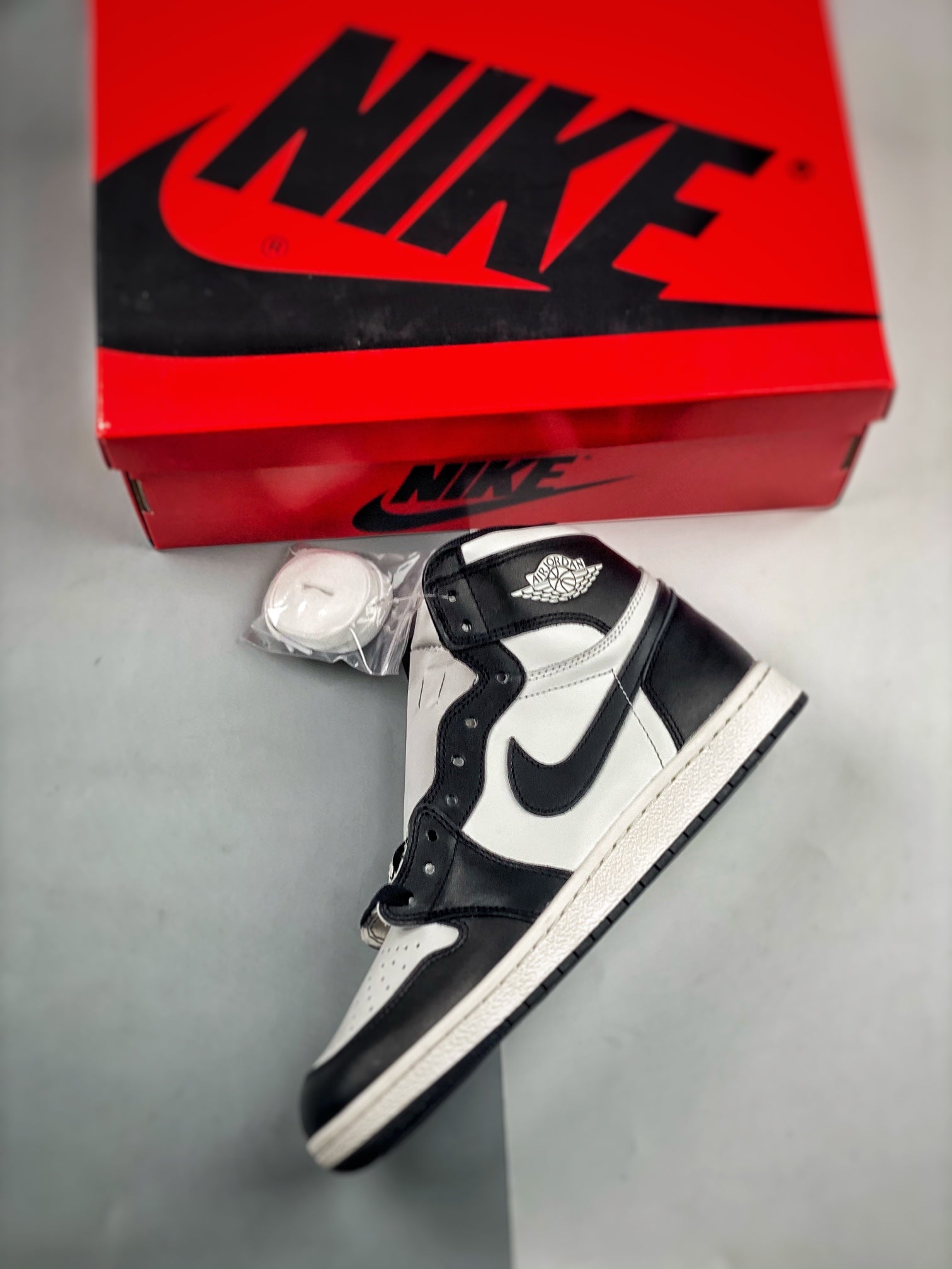 Nike Air Jordan 1 Retro High OG White Black