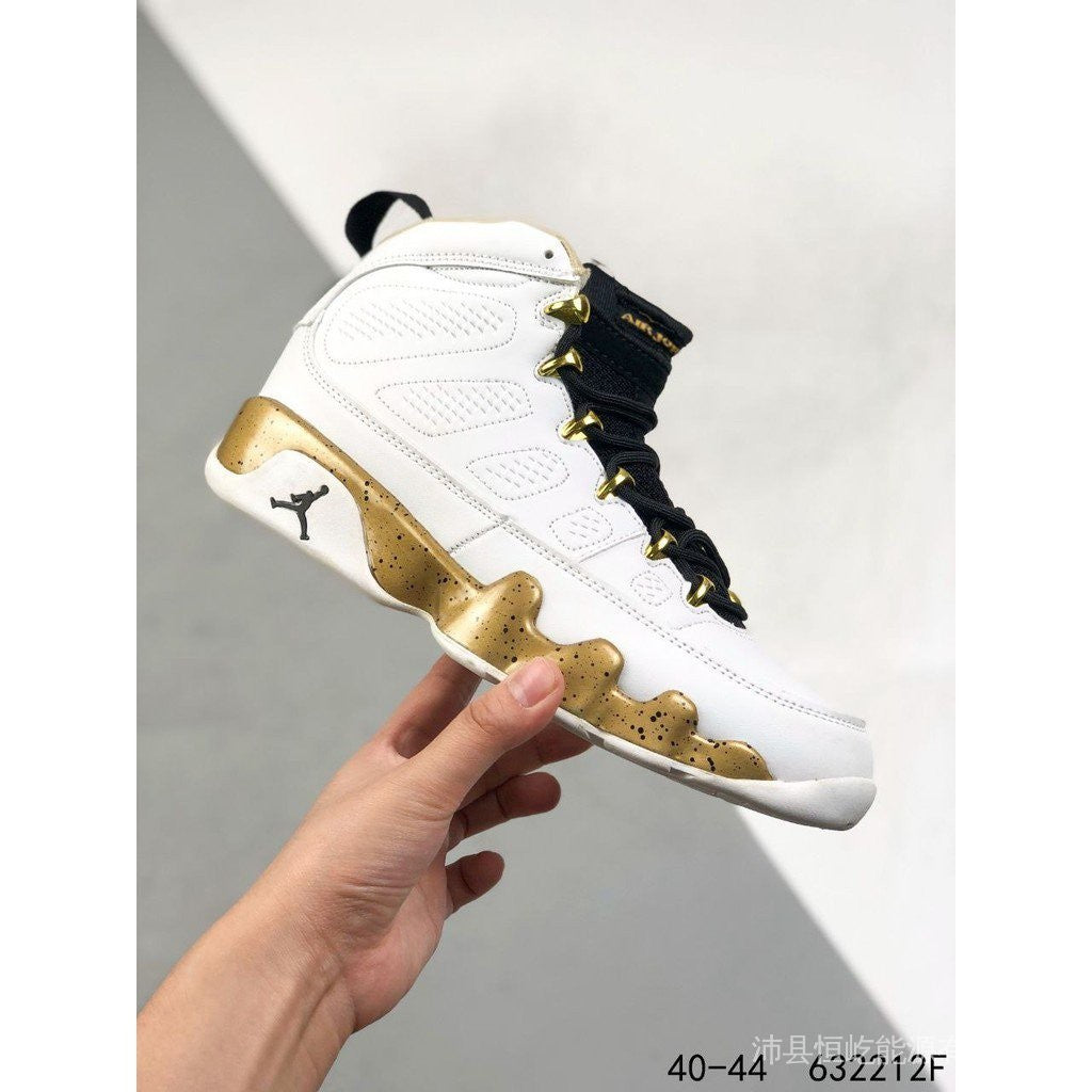 Nike Air Jordan 9 Statue